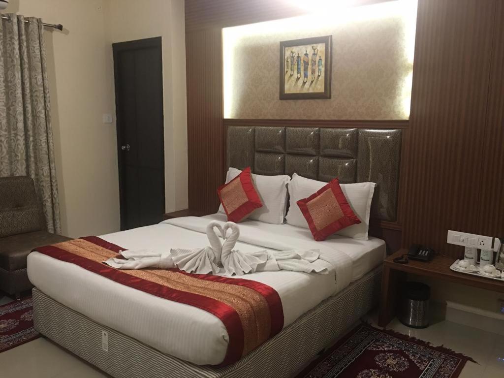 Pine Tree Boutique Hotel Chennai Exterior foto